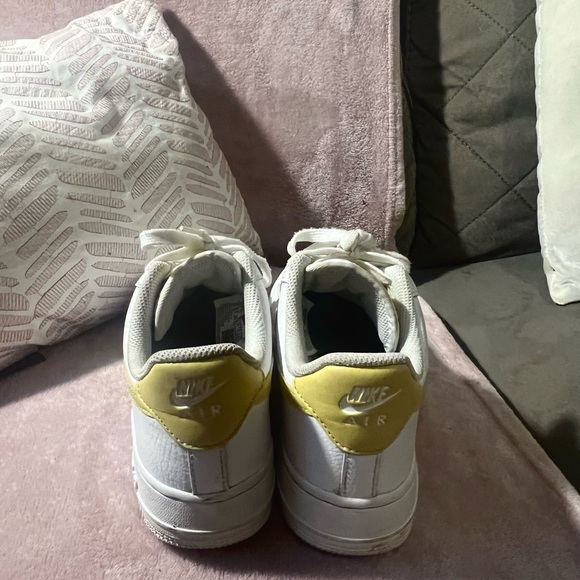 Air force 1 Yellow swoosh - Picture 2 of 4